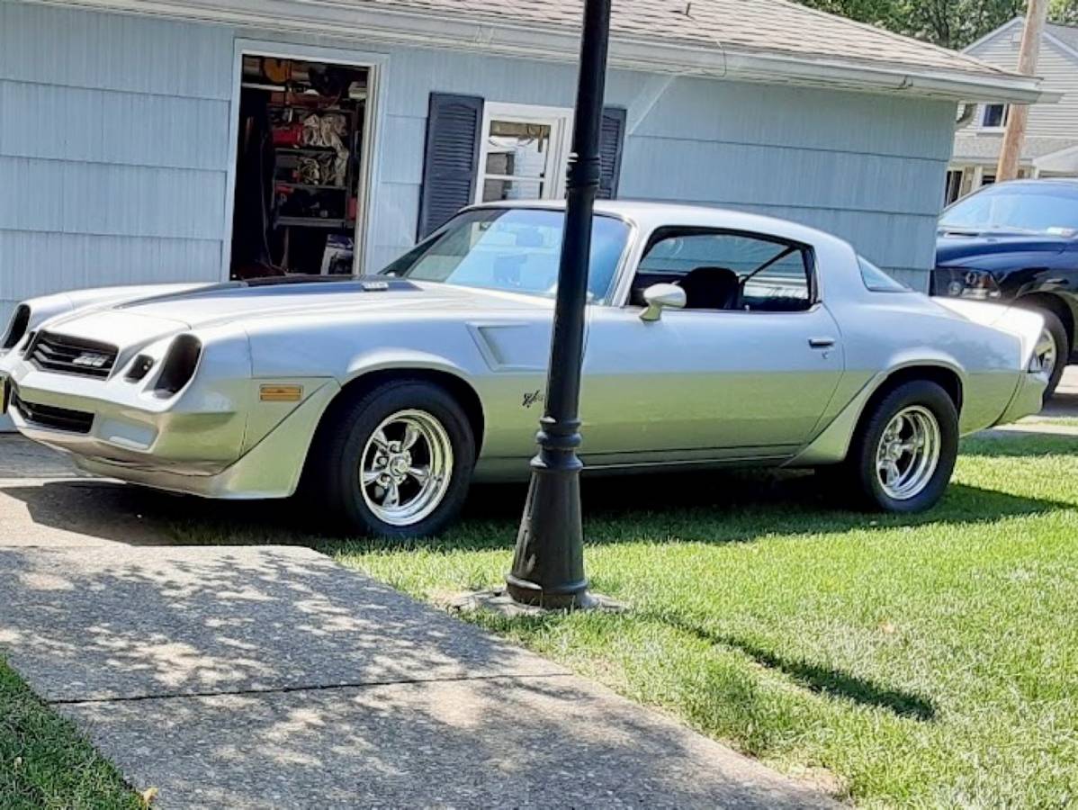 Chevrolet-Camaro-z28-1980-silver-1