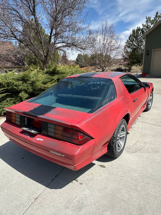 Chevrolet Camaro z28  1985 red