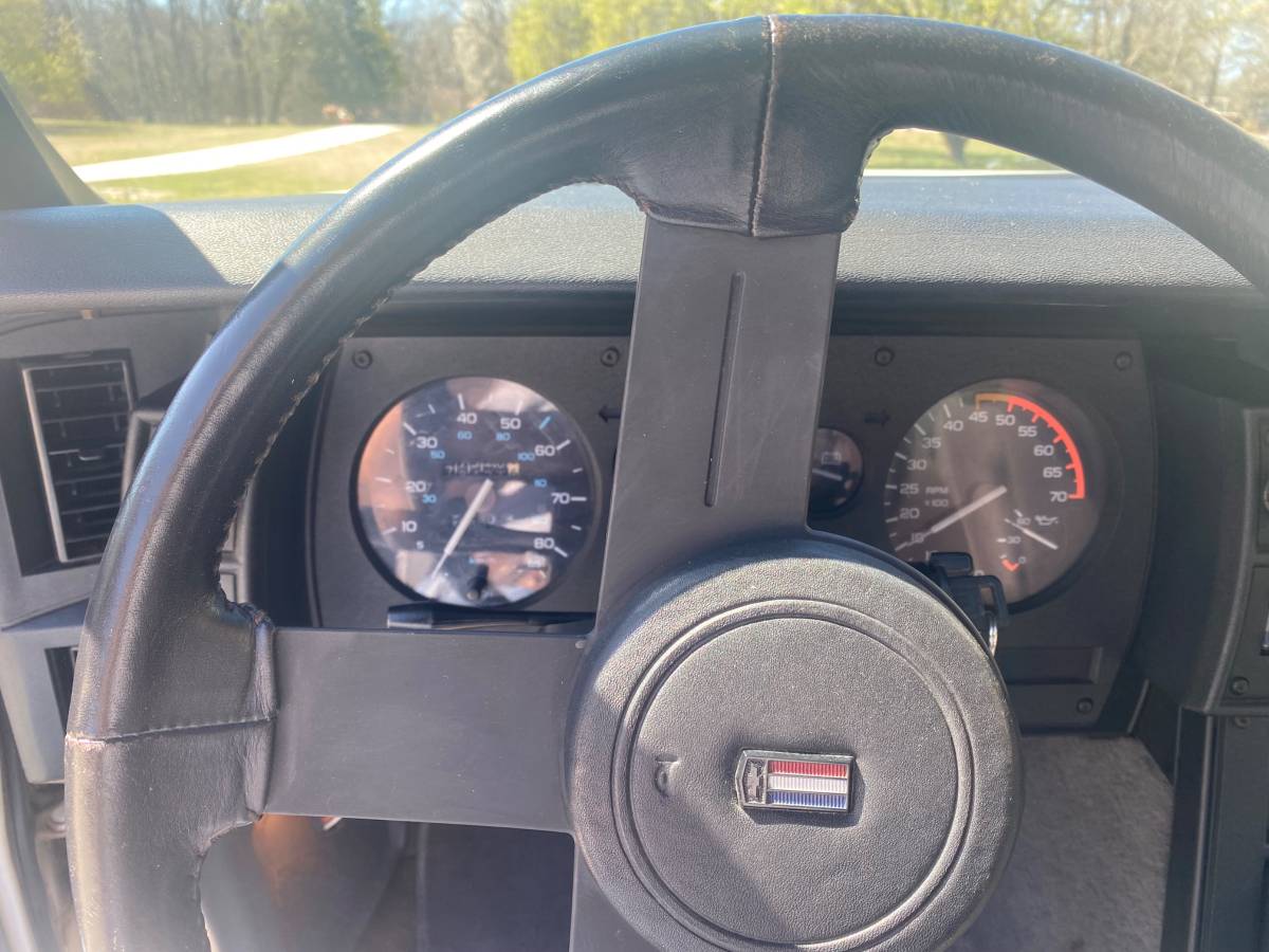 Chevrolet-Camaro-z28-1985-white-1