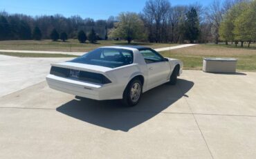 Chevrolet-Camaro-z28-1985-white-6