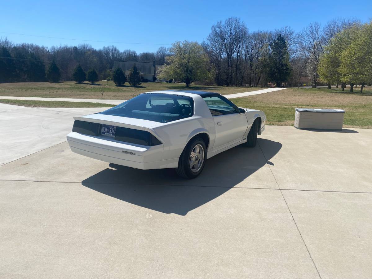 Chevrolet-Camaro-z28-1985-white-6