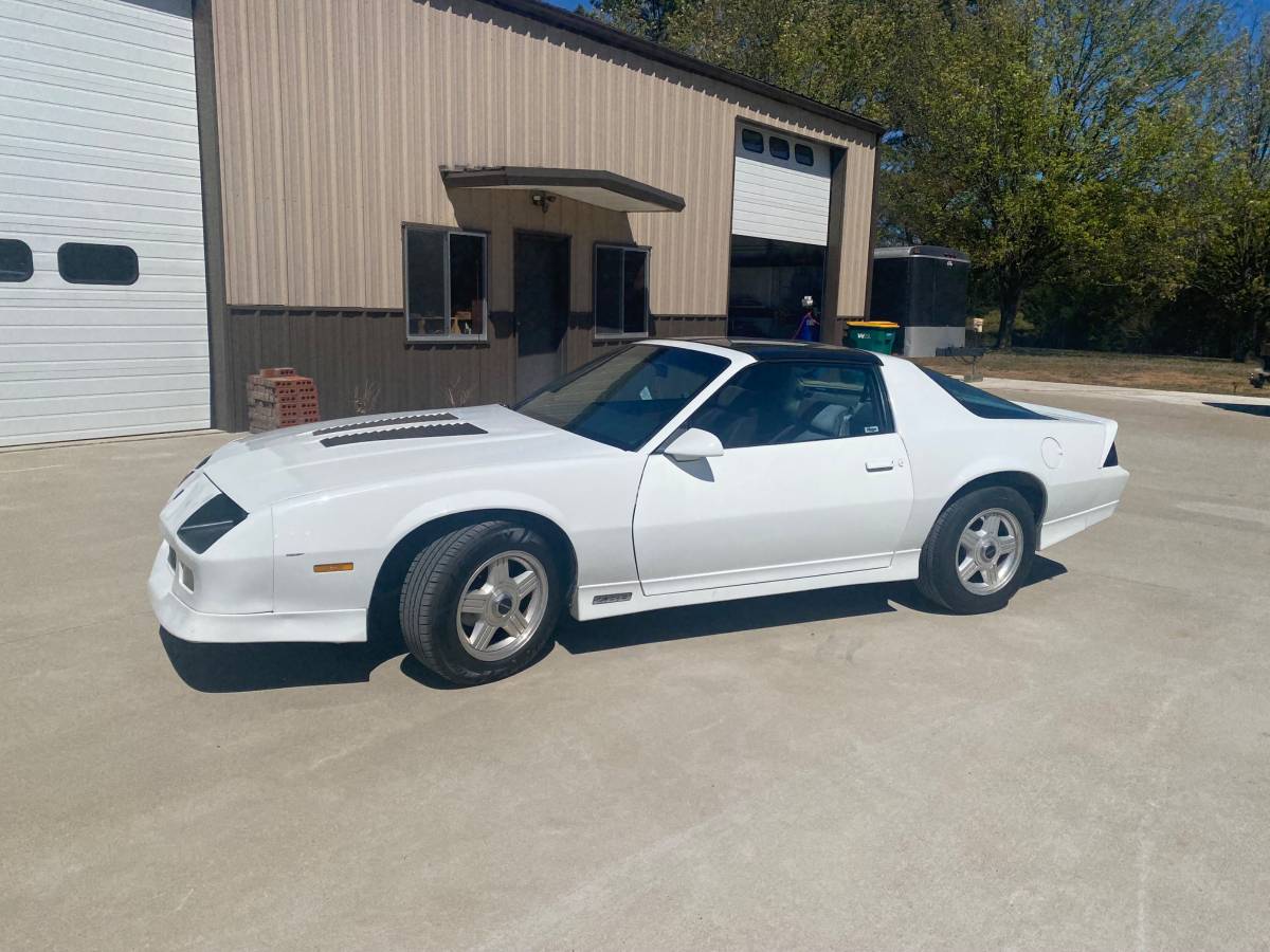 Chevrolet-Camaro-z28-1985-white-7