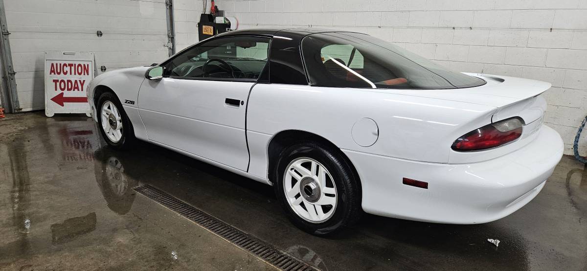 Chevrolet-Camaro-z28-1994-white-1