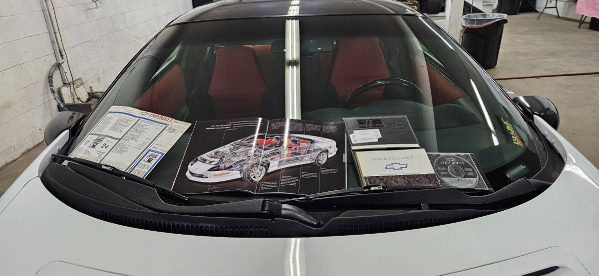 Chevrolet-Camaro-z28-1994-white-21