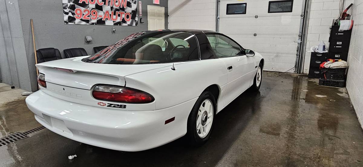 Chevrolet-Camaro-z28-1994-white-3