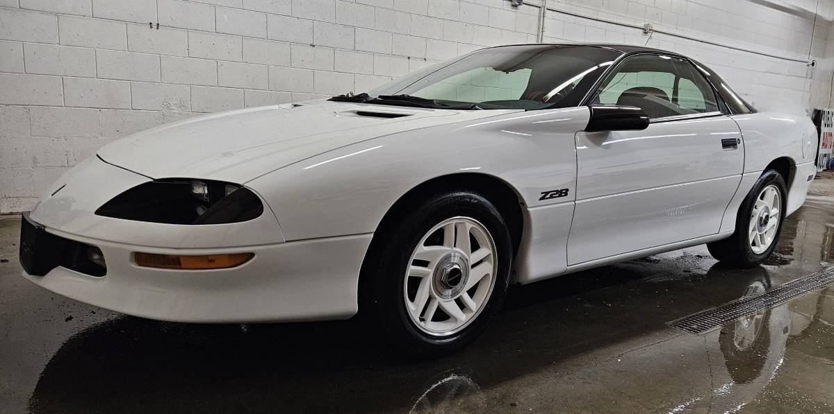 Chevrolet-Camaro-z28-1994-white