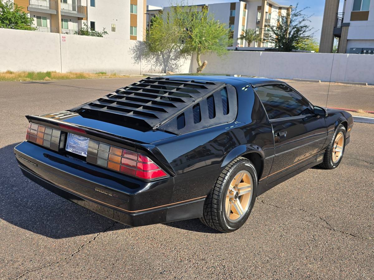 Chevrolet-Camaro-z28-iroc-z-1985-grey-10