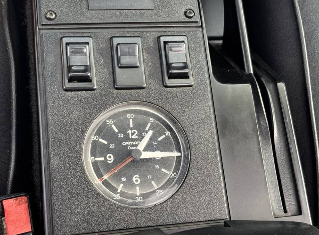 Chevrolet-Camaro-z28-iroc-z-1985-grey-16