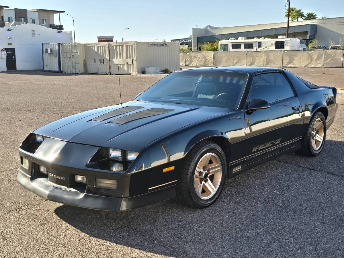 Chevrolet-Camaro-z28-iroc-z-1985-grey-2