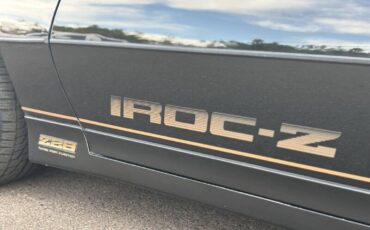 Chevrolet-Camaro-z28-iroc-z-1985-grey-8