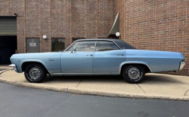 Chevrolet-Caprice-1965-Sedan-2