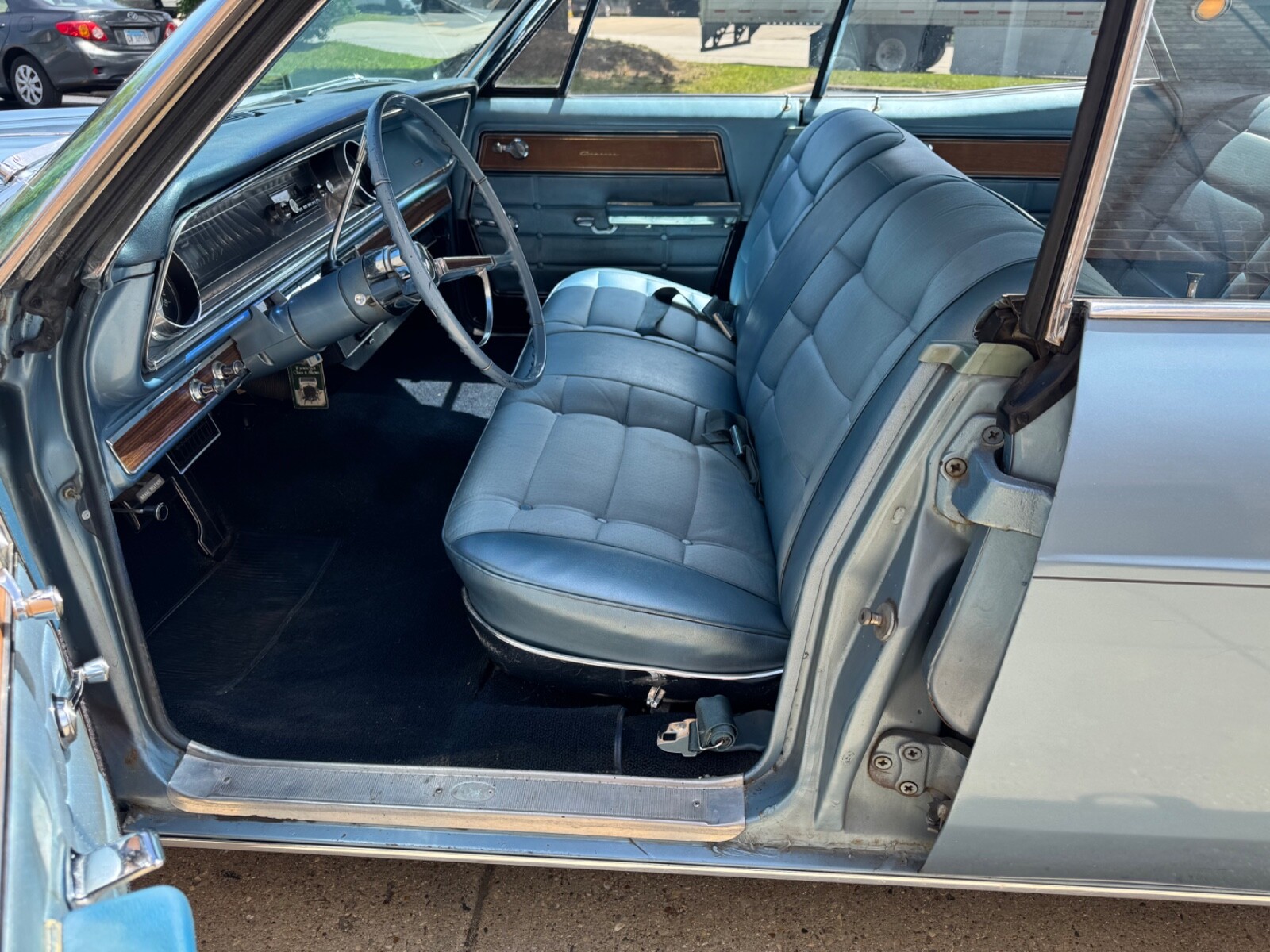 Chevrolet-Caprice-1965-Sedan-21