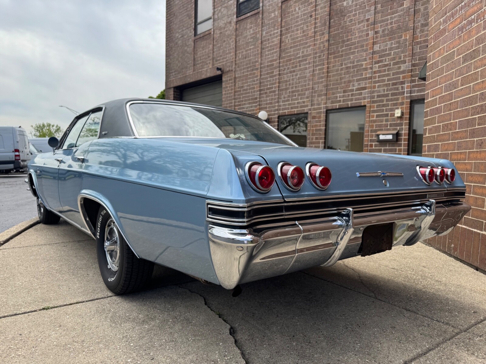 Chevrolet-Caprice-1965-Sedan-4