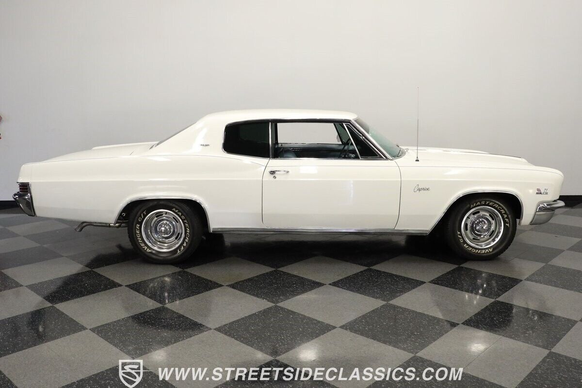 Chevrolet-Caprice-1966-Coupe-12