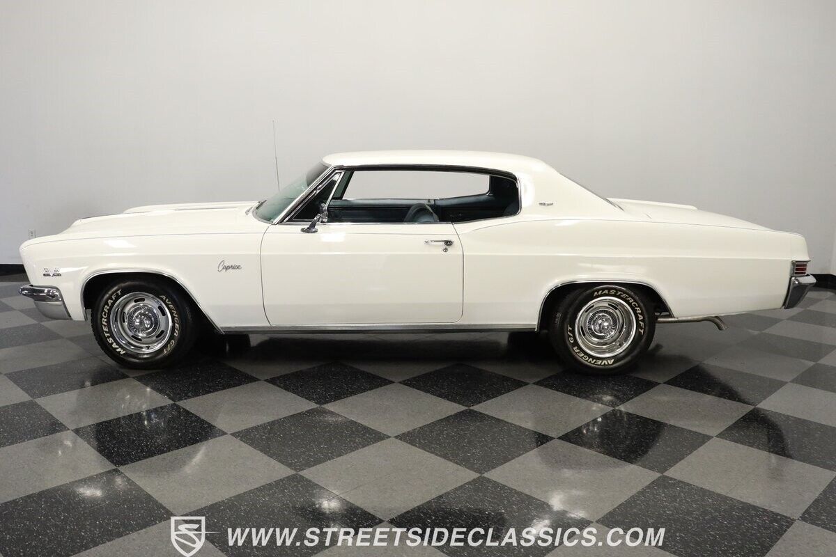 Chevrolet-Caprice-1966-Coupe-2