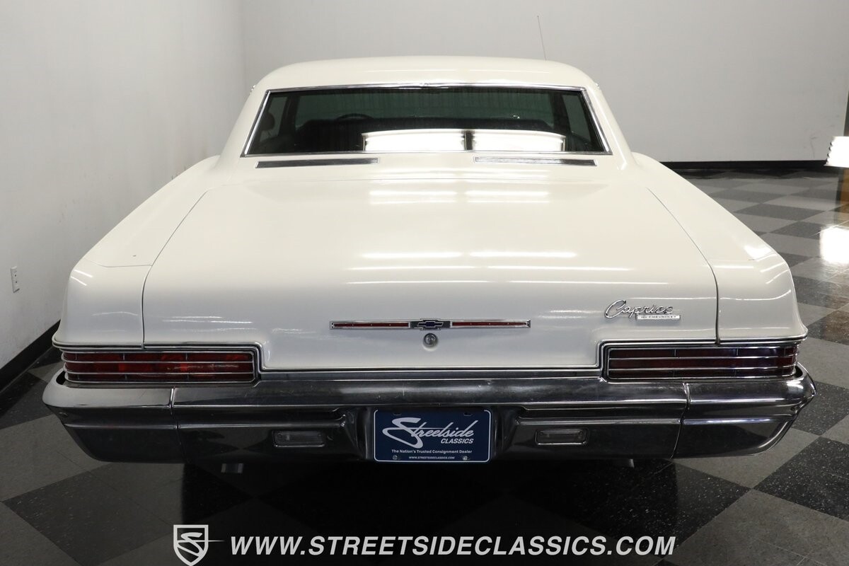 Chevrolet-Caprice-1966-Coupe-8