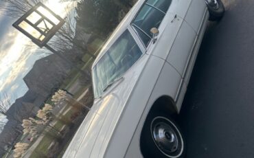 Chevrolet-Caprice-1967-Sedan-2