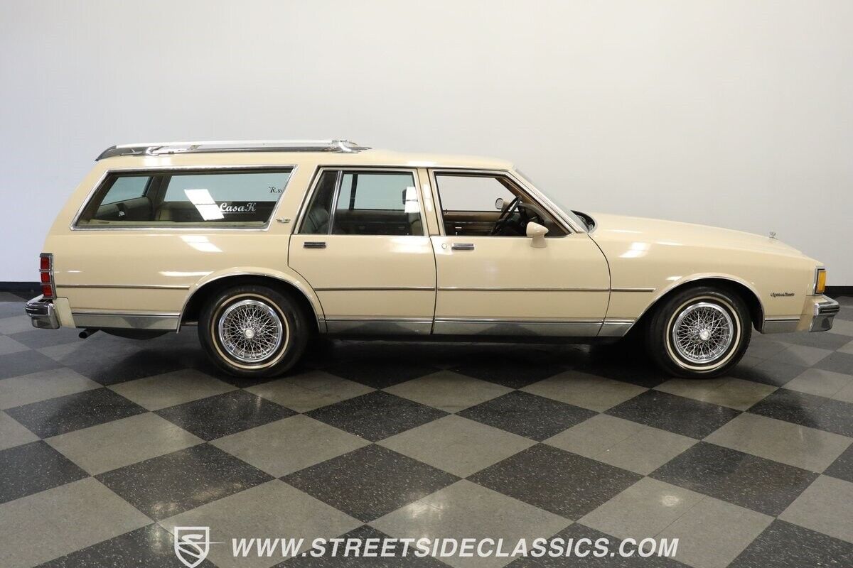 Chevrolet-Caprice-1981-Station-Wagon-12
