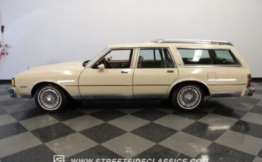 Chevrolet-Caprice-1981-Station-Wagon-2