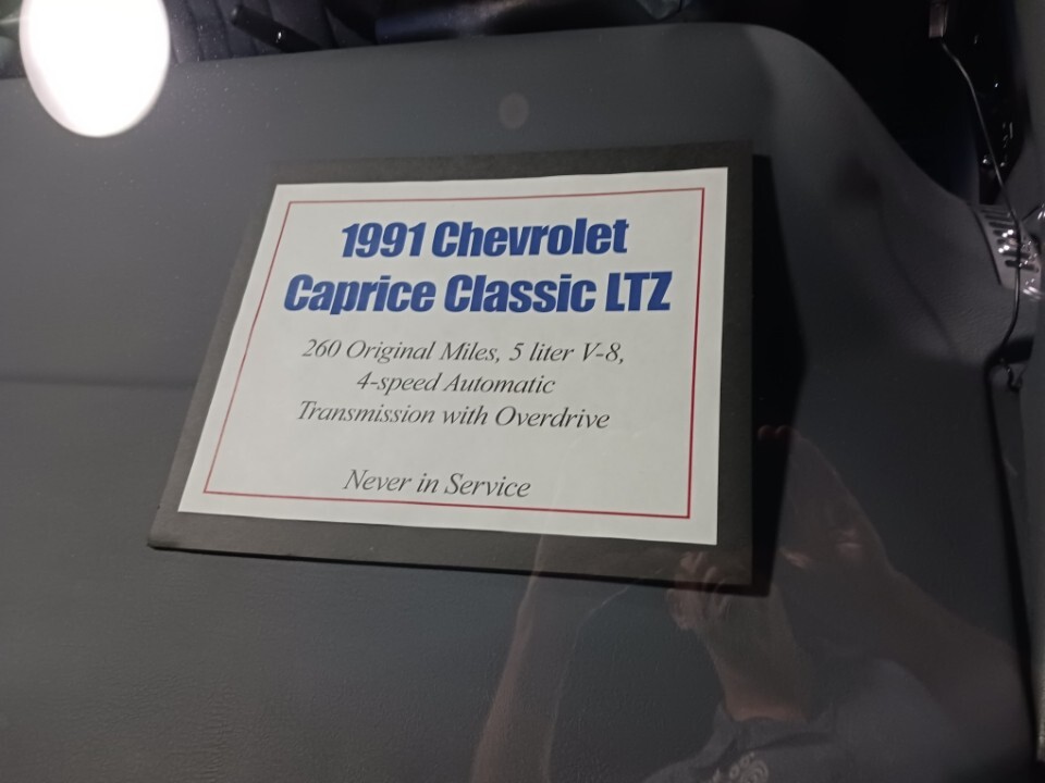 Chevrolet-Caprice-1991-Sedan-1