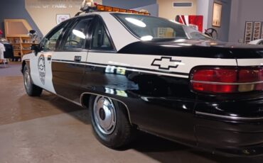 Chevrolet-Caprice-1991-Sedan-2