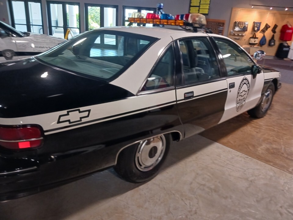 Chevrolet-Caprice-1991-Sedan-3