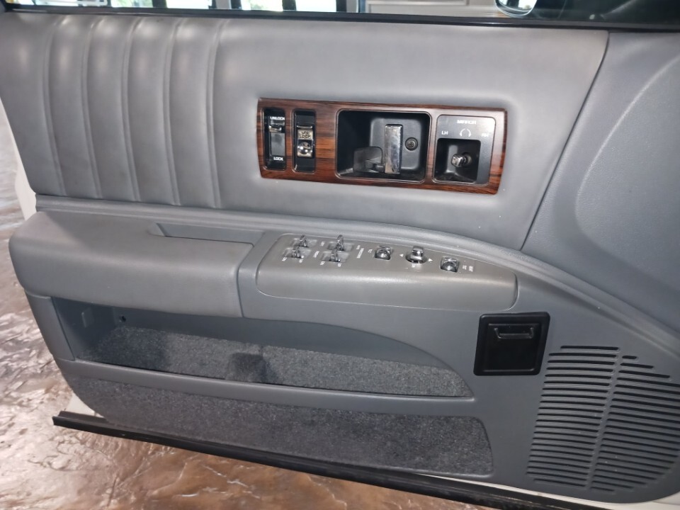 Chevrolet-Caprice-1991-Sedan-6