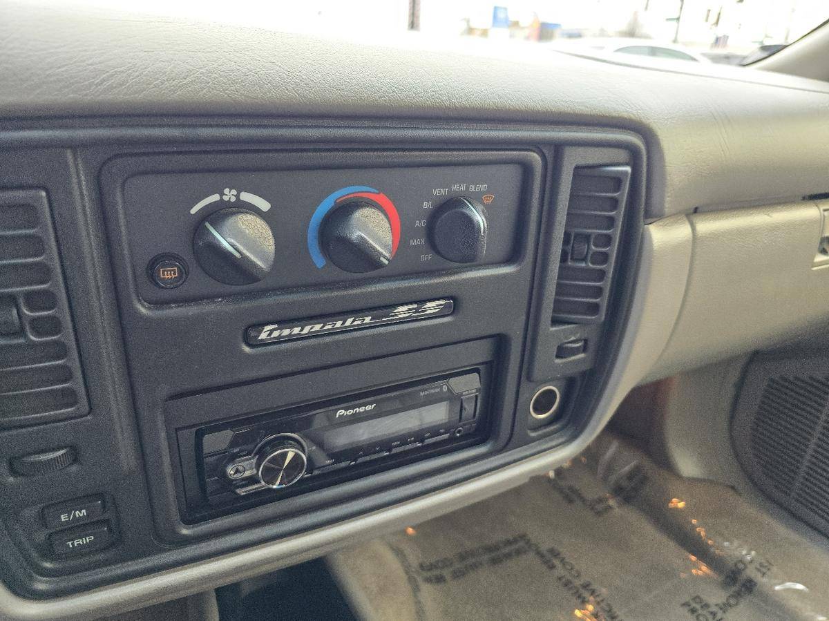Chevrolet-Caprice-1995-black-12