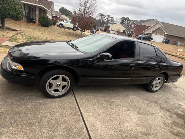 Chevrolet-Caprice-classic-amp-classic-wagon-1995-black