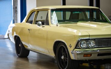 Chevrolet-Chevelle-1966-2-Door-Sedan-10