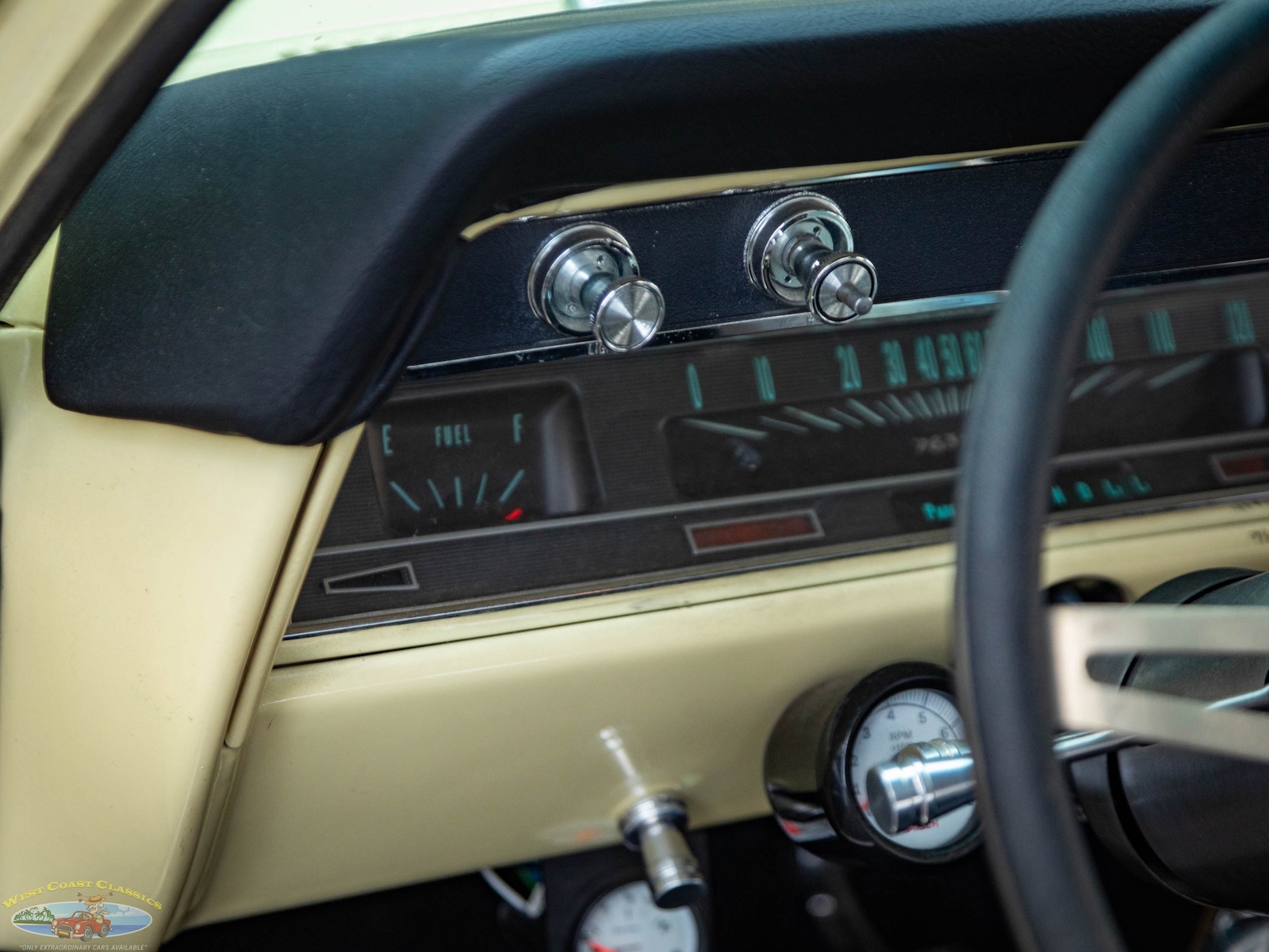 Chevrolet-Chevelle-1966-2-Door-Sedan-33