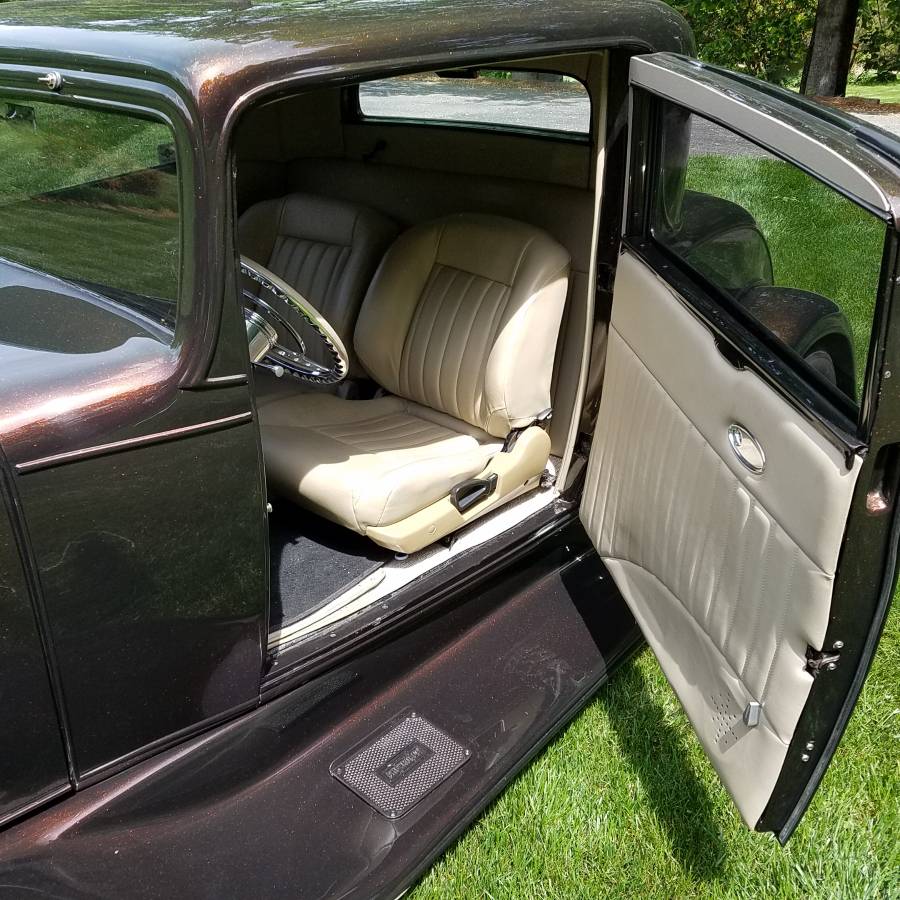 Chevrolet-Confederate-3-window-coupe-1932-custom-11