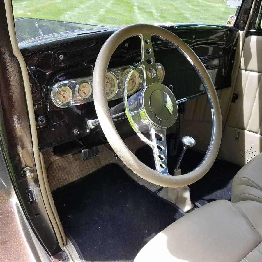 Chevrolet-Confederate-3-window-coupe-1932-custom-13