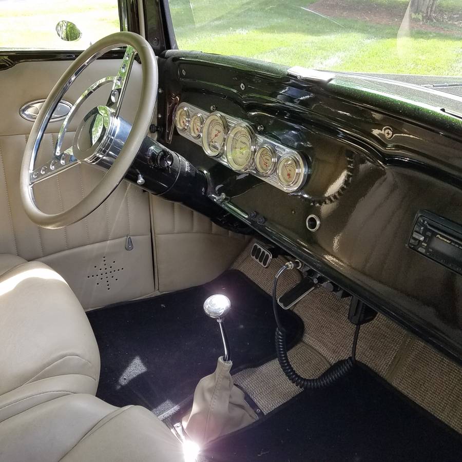 Chevrolet-Confederate-3-window-coupe-1932-custom-15