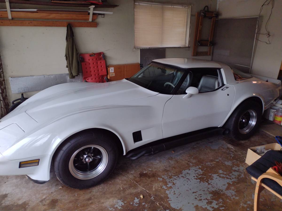 Chevrolet-Cor-1981-white