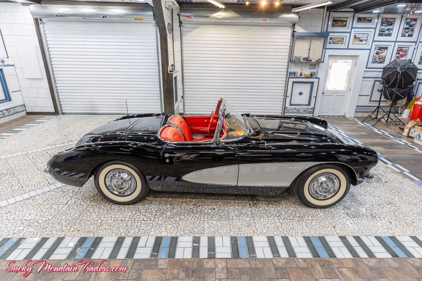 Chevrolet-Corvette-1956-24