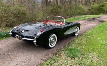 Chevrolet-Corvette-1957-2