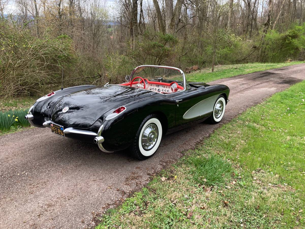 Chevrolet-Corvette-1957-2