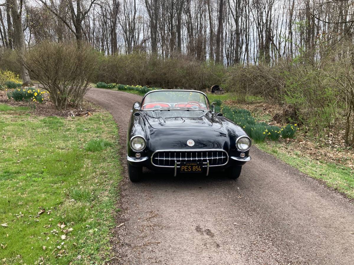 Chevrolet-Corvette-1957-3