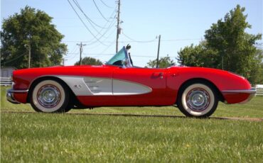 Chevrolet-Corvette-1960-Convertible-12