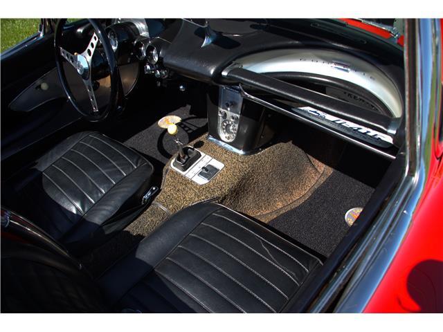Chevrolet-Corvette-1960-Convertible-24