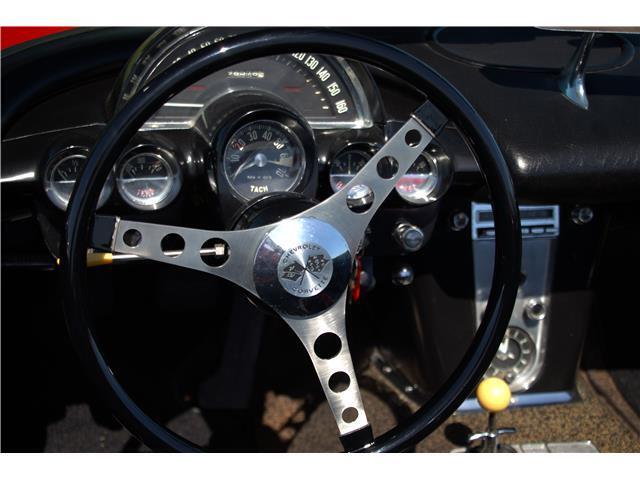 Chevrolet-Corvette-1960-Convertible-25