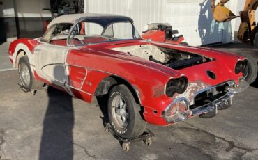 Chevrolet-Corvette-1960-Convertible-3