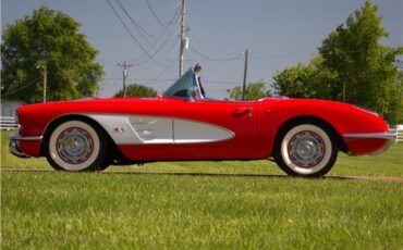 Chevrolet-Corvette-1960-Convertible-31