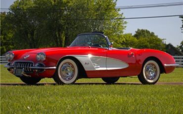 Chevrolet-Corvette-1960-Convertible-32