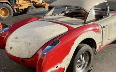 Chevrolet-Corvette-1960-Convertible-4