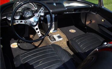 Chevrolet-Corvette-1960-Convertible-6