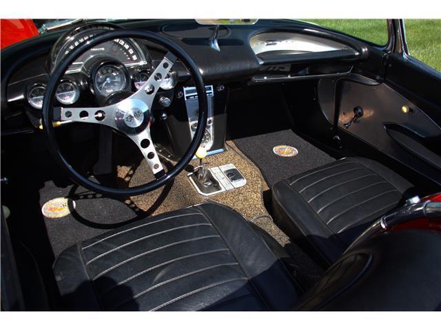 Chevrolet-Corvette-1960-Convertible-6
