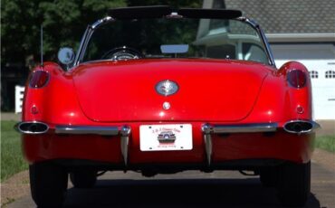 Chevrolet-Corvette-1960-Convertible-8