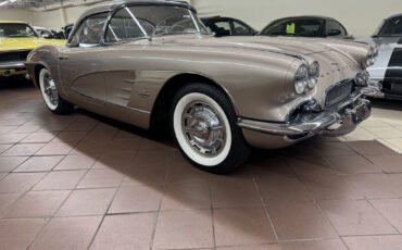 Chevrolet-Corvette-1961-1